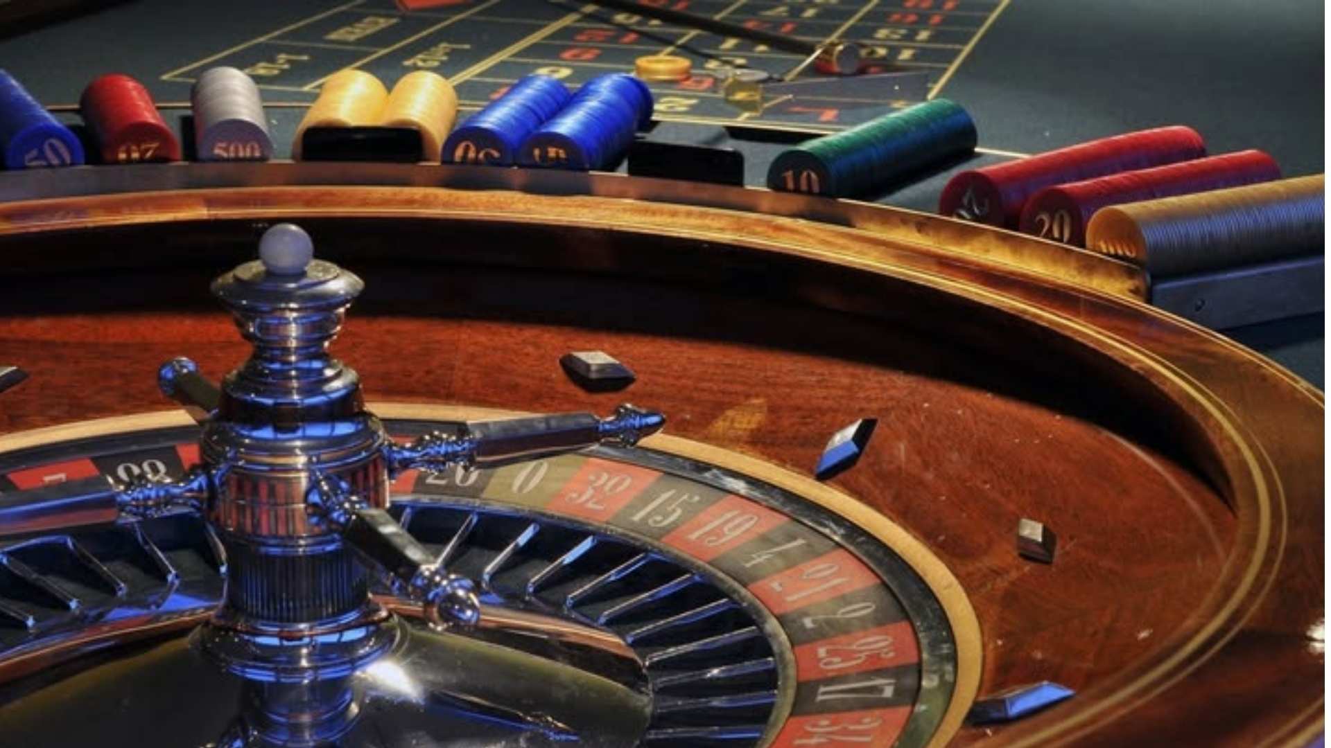 Understanding Poker Through Authentic Expressions